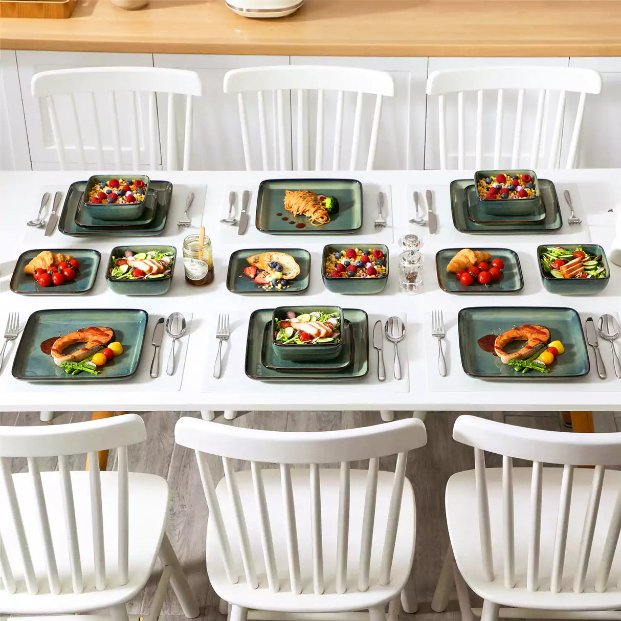 Stern 18 Piece Dinnerware Set