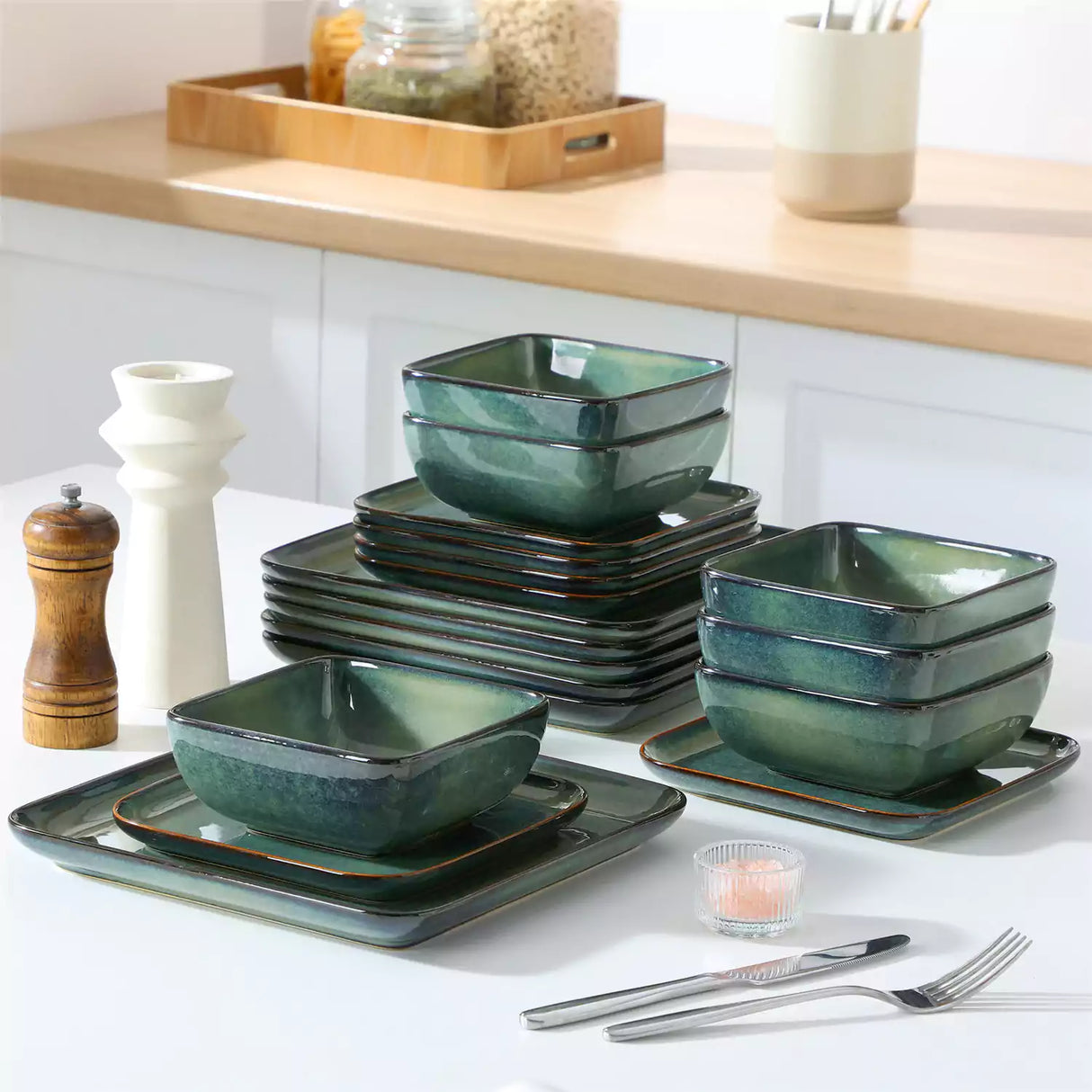 Stern 18 Piece Dinnerware Set
