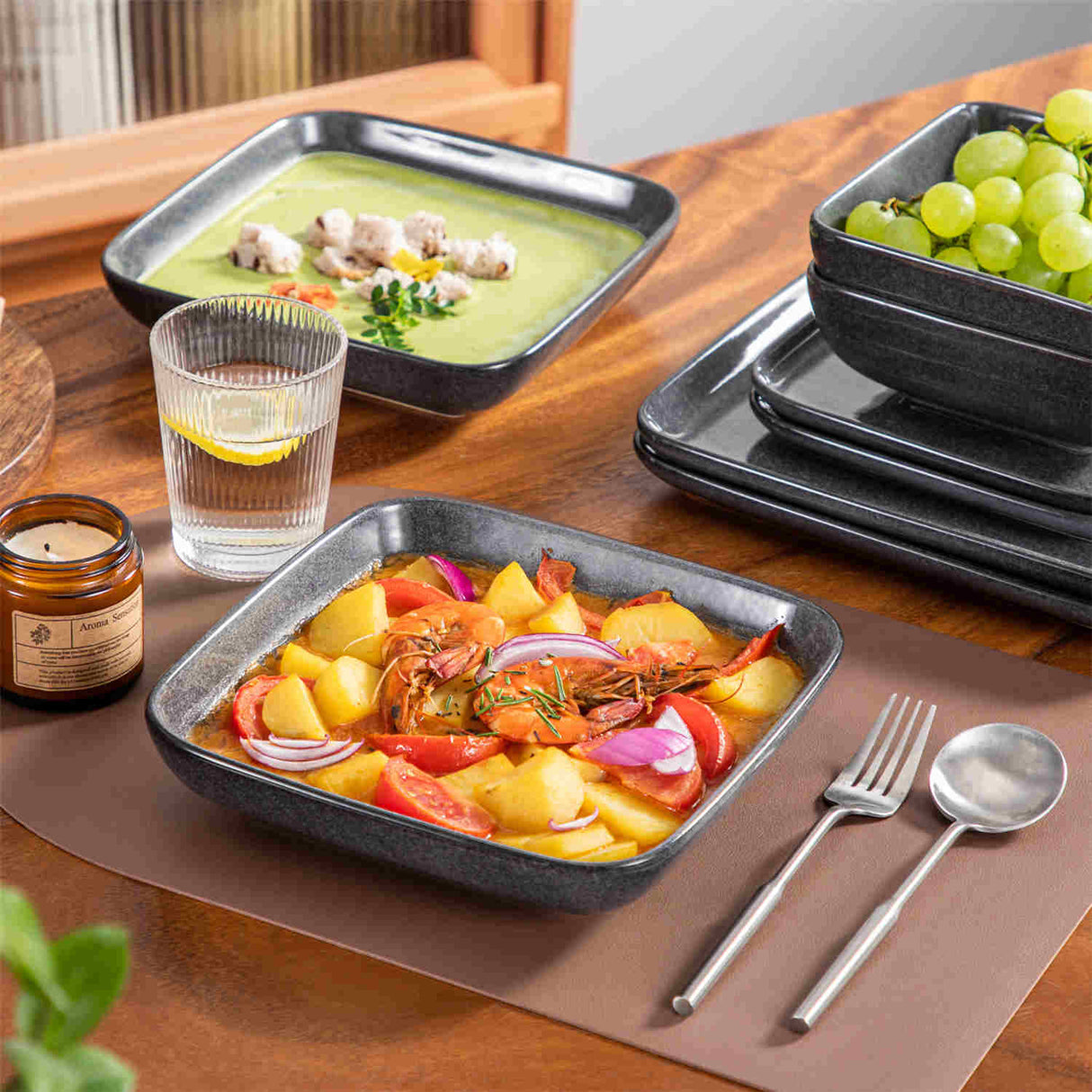 Stern 16 Piece Dinnerware Set