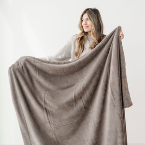 Lush Throw Blankets by Saranoni