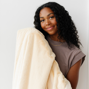 Lush XL Throw Blankets by Saranoni