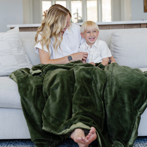 Lush XL Throw Blankets by Saranoni