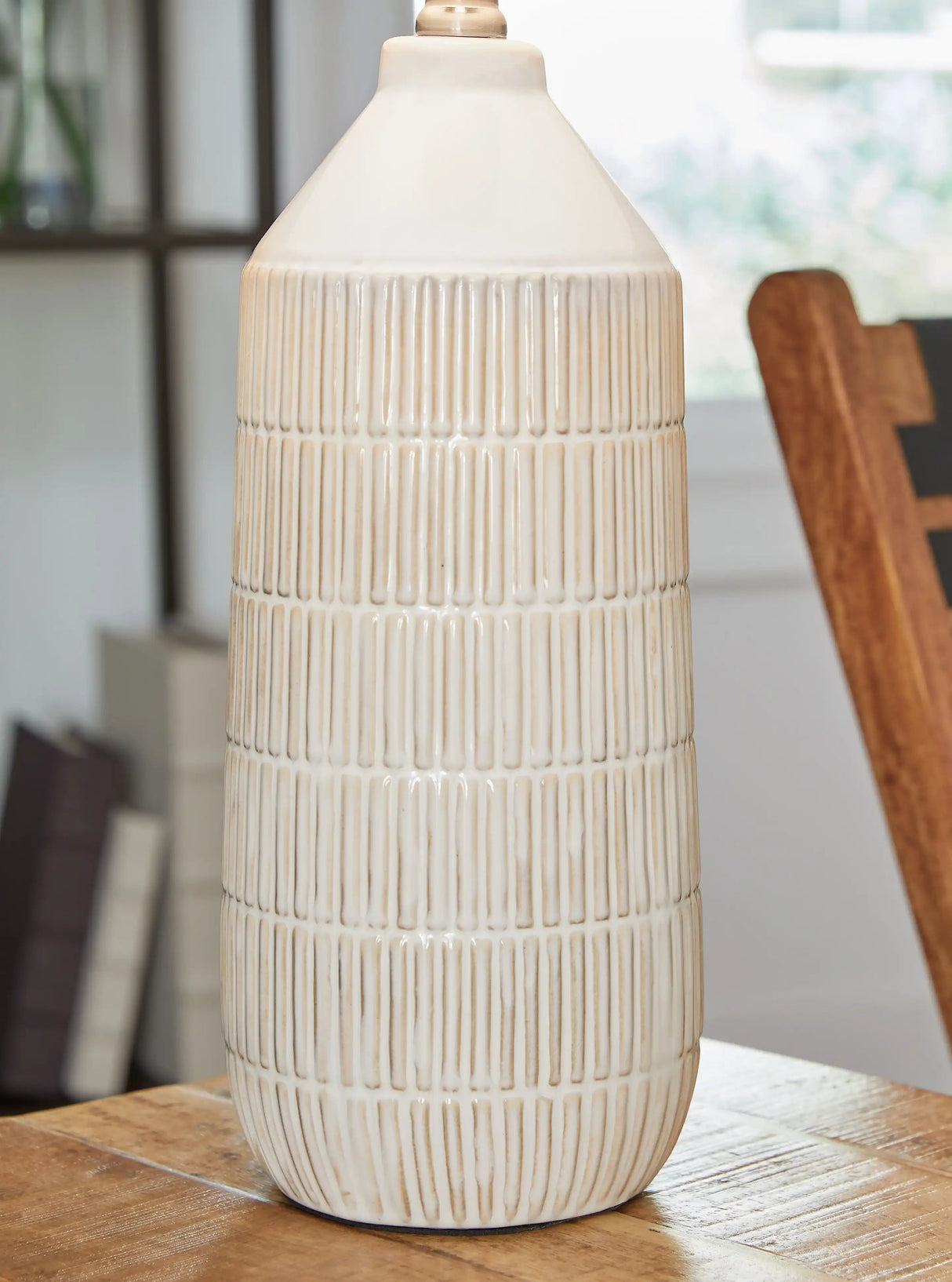 Willport - Ceramic Table Lamp (Set of 2) - Off White - Best Buy Furniture