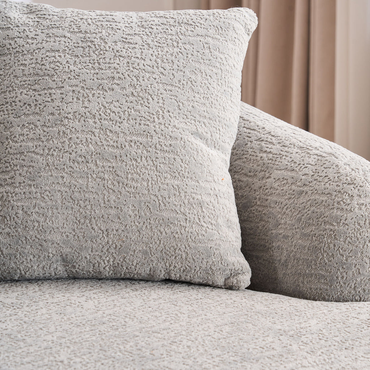 Combined Sofa With 4 Pillows