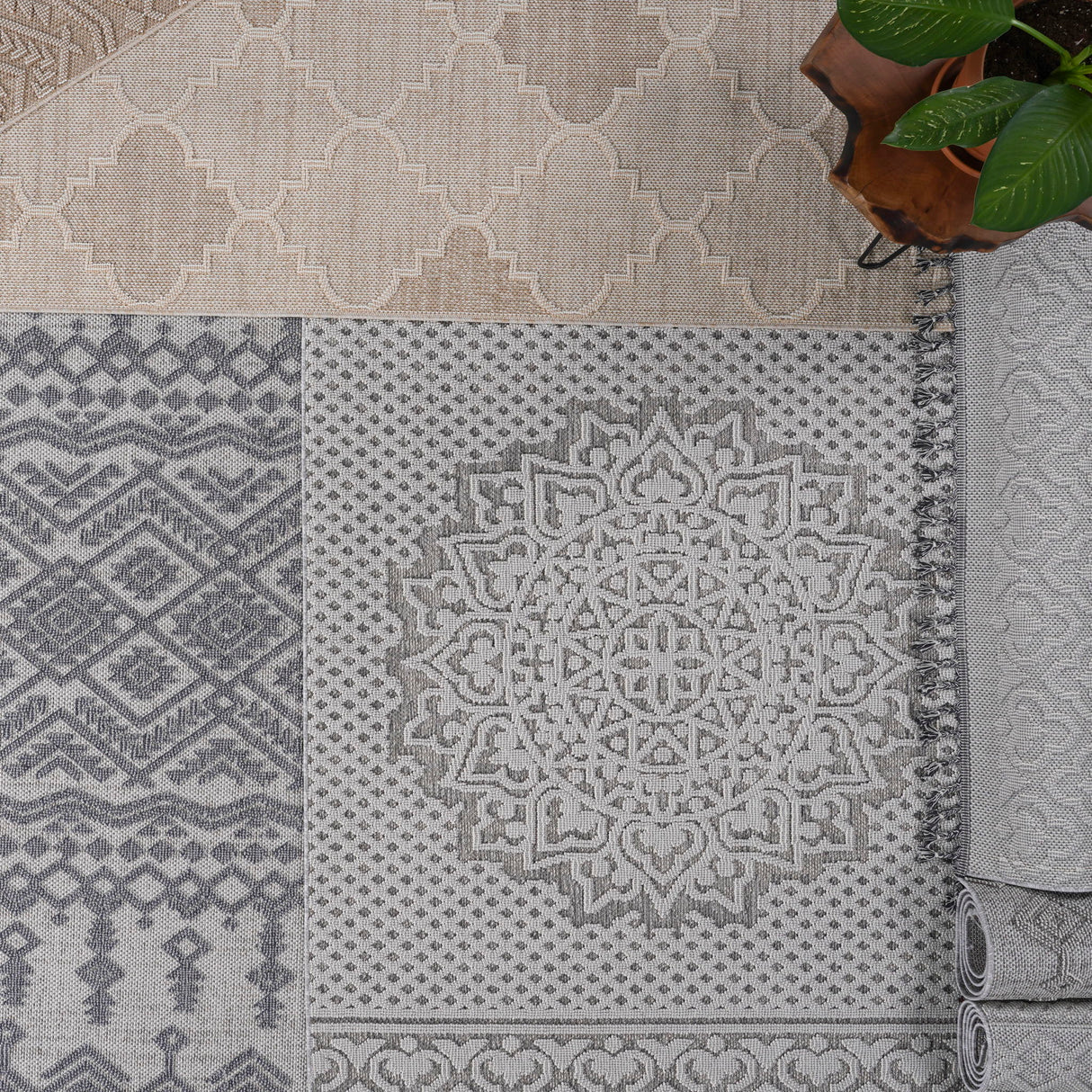 Guros - 6' X 9' Medallion Indoor / Outdoor Area Rug - Beige