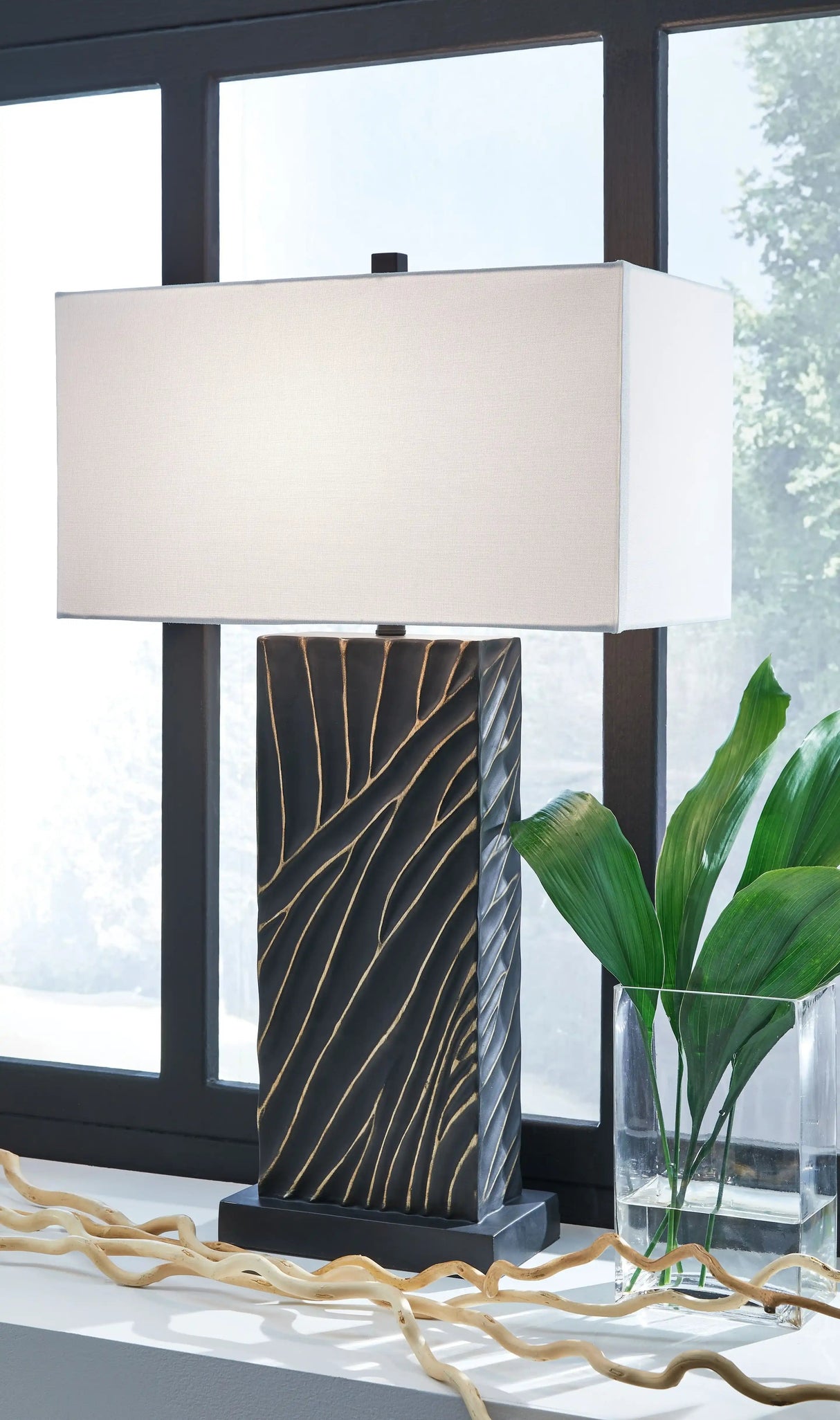 Bartlen - Poly Table Lamp - Black / Gold Finish - Best Buy Furniture