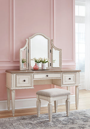 Realyn Vanity/Mirror/Stool (Set of 3)