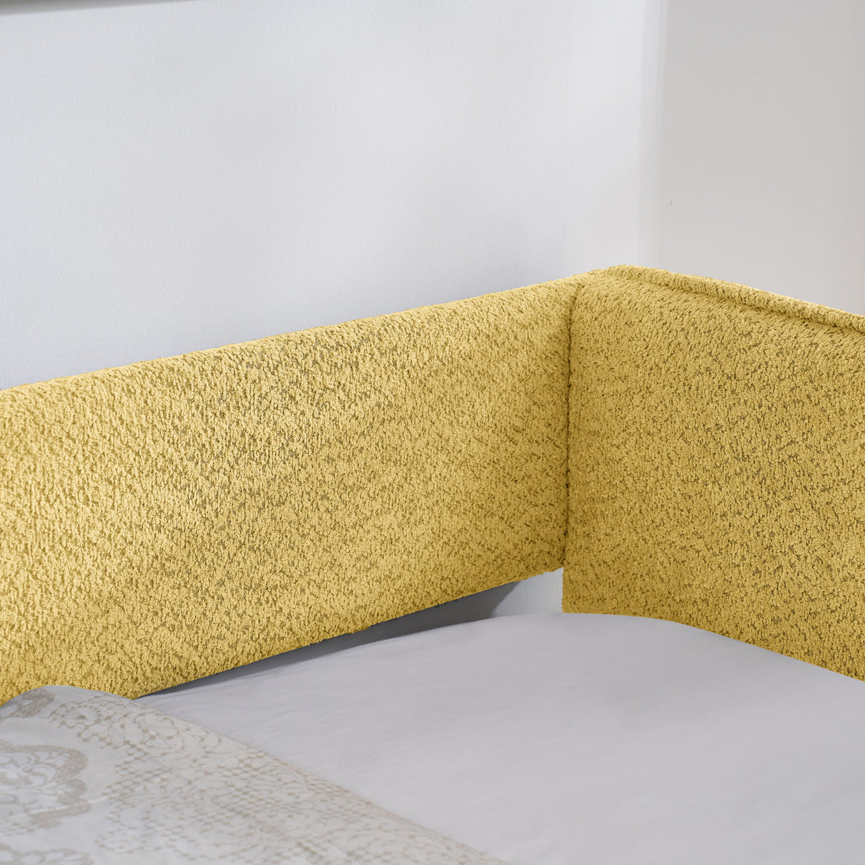 Upholstered Daybed With Pop Up Trundle