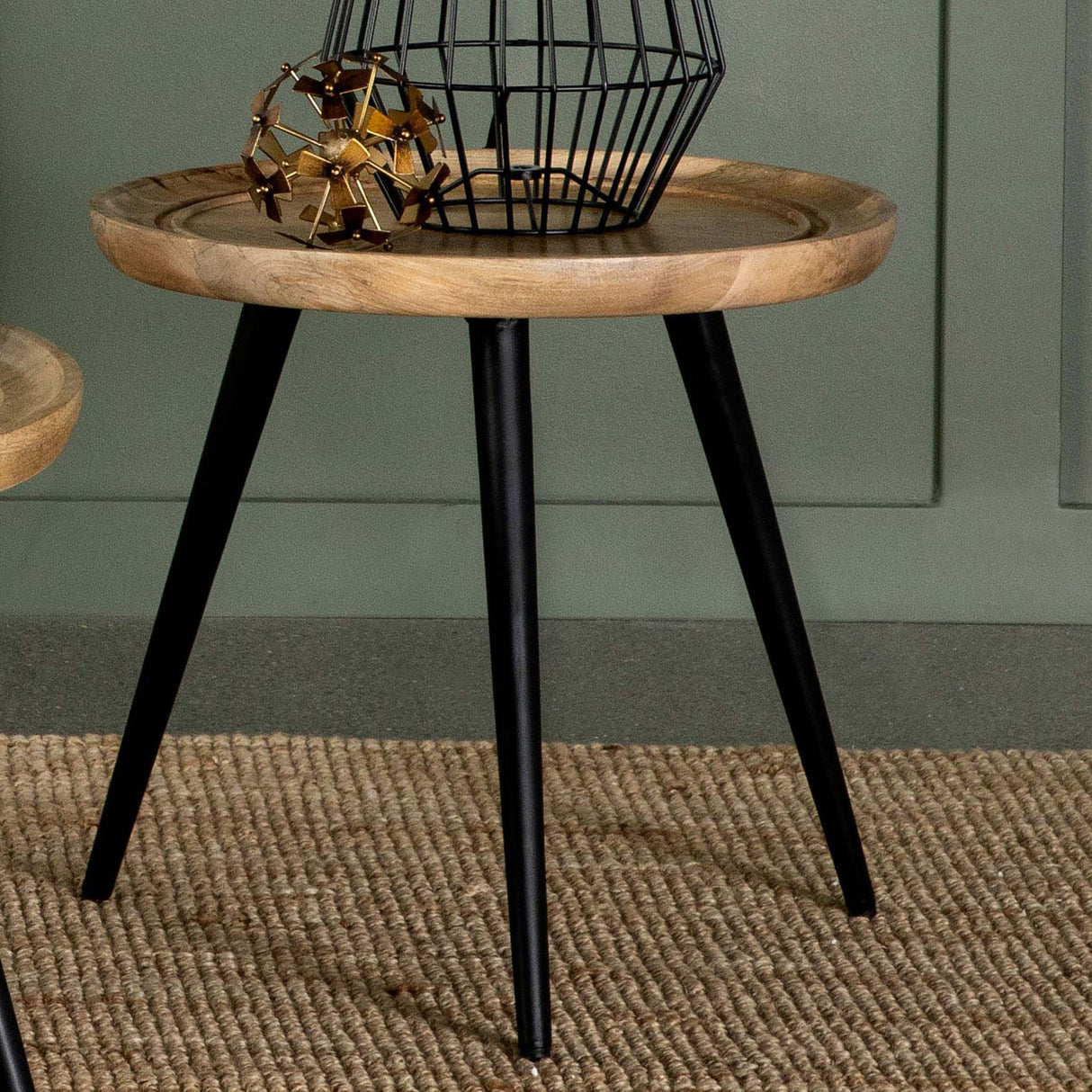 Zoe - Round Table