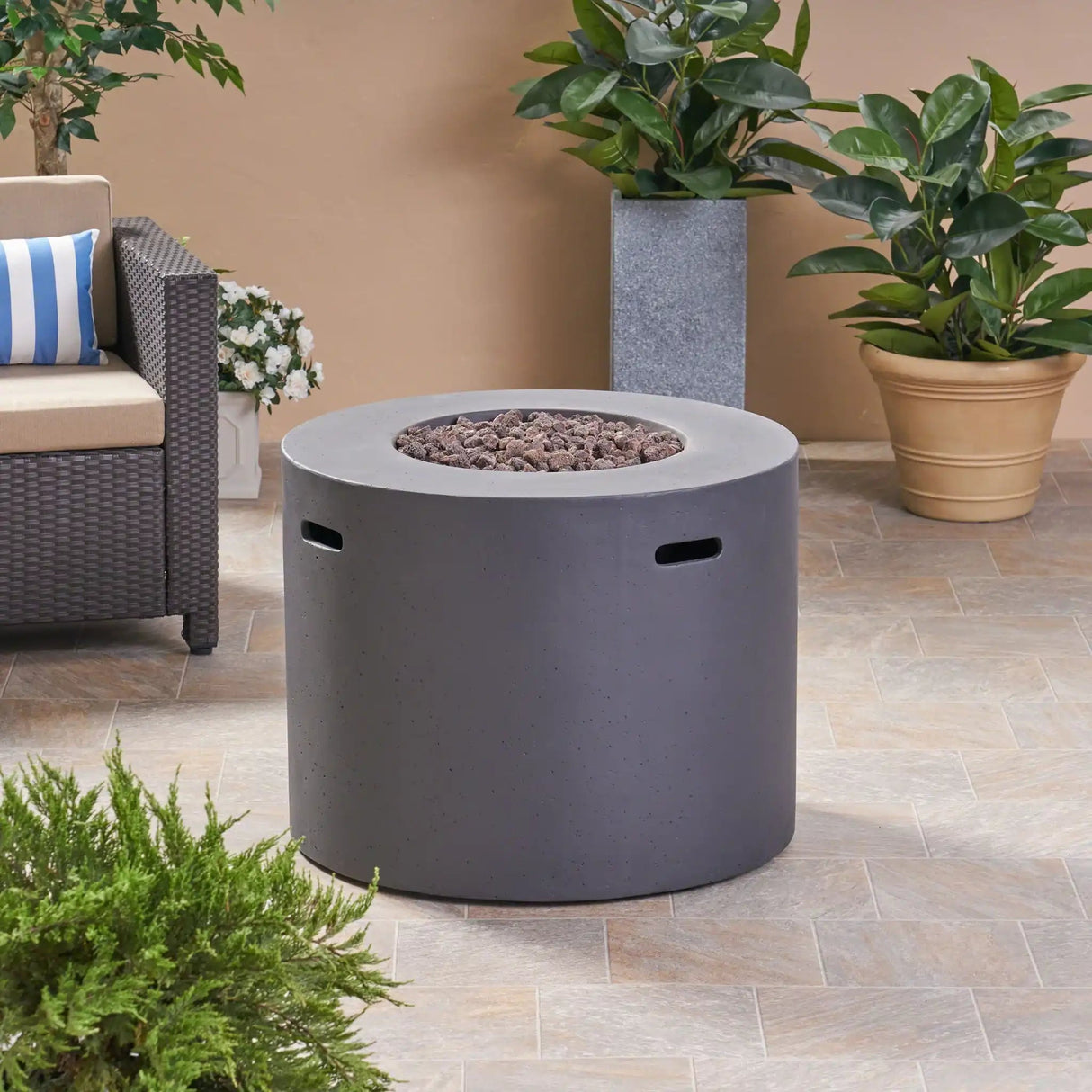 Round Iron Fire Pit With 40,000 Btu - Best Buy Furniture