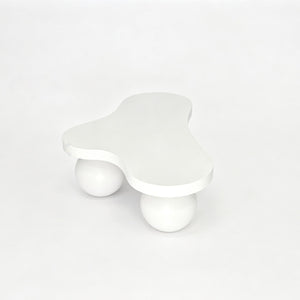 Cloud Shaped Coffee Table With 3 Ball Legs For Living Room