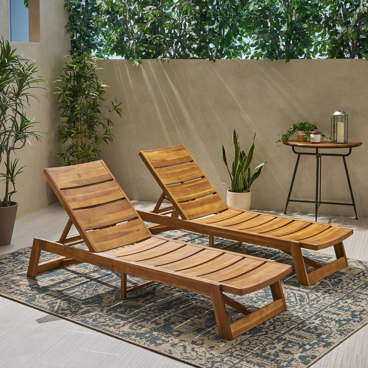Maki Chaise Lounge