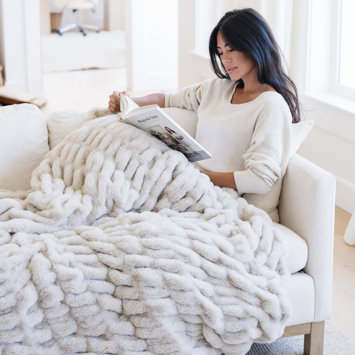 Double Ruched Faux Fur Throw Blankets