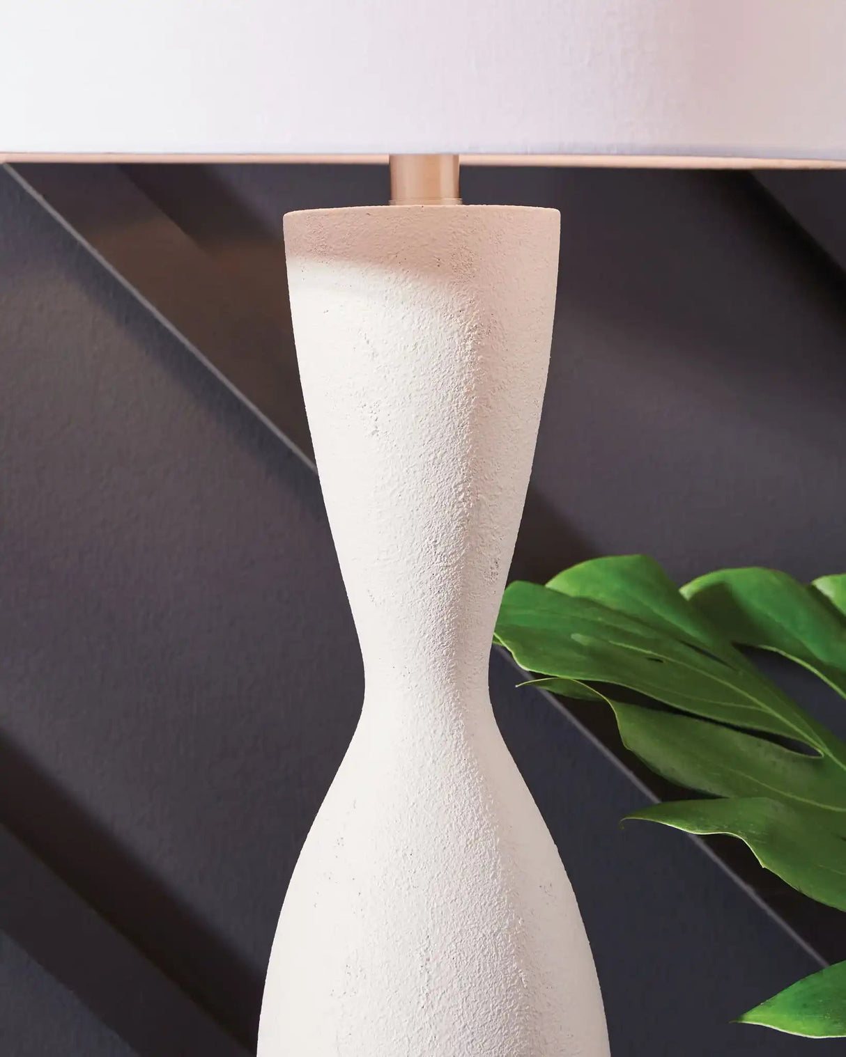 Davinford - Poly Table Lamp - White - Best Buy Furniture