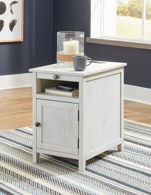 Treytown - Chair Side End Table - Best Buy Furniture