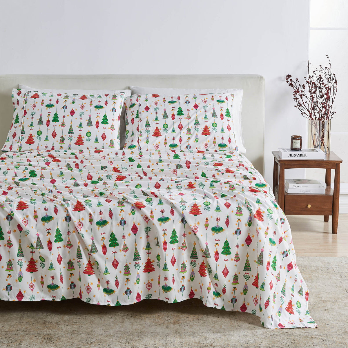 Great Bay Home Printed Sheet Set in Twinkling Ornaments