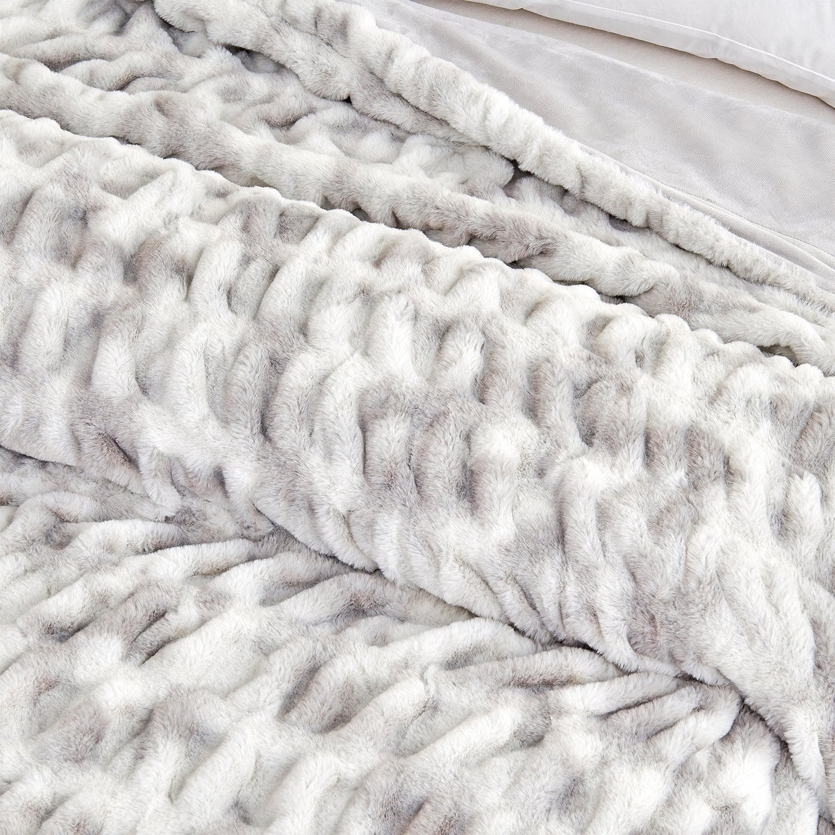 Ruched Faux Fur Throw Blanket - Alondra Collection