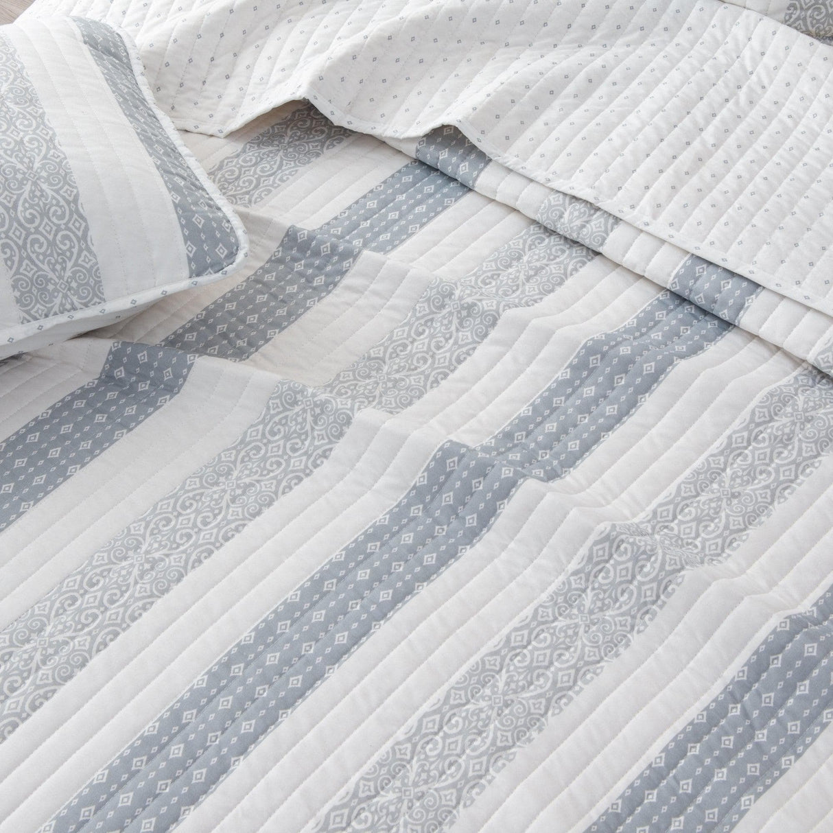 3-Piece Stripe Quilt - Adele Collection