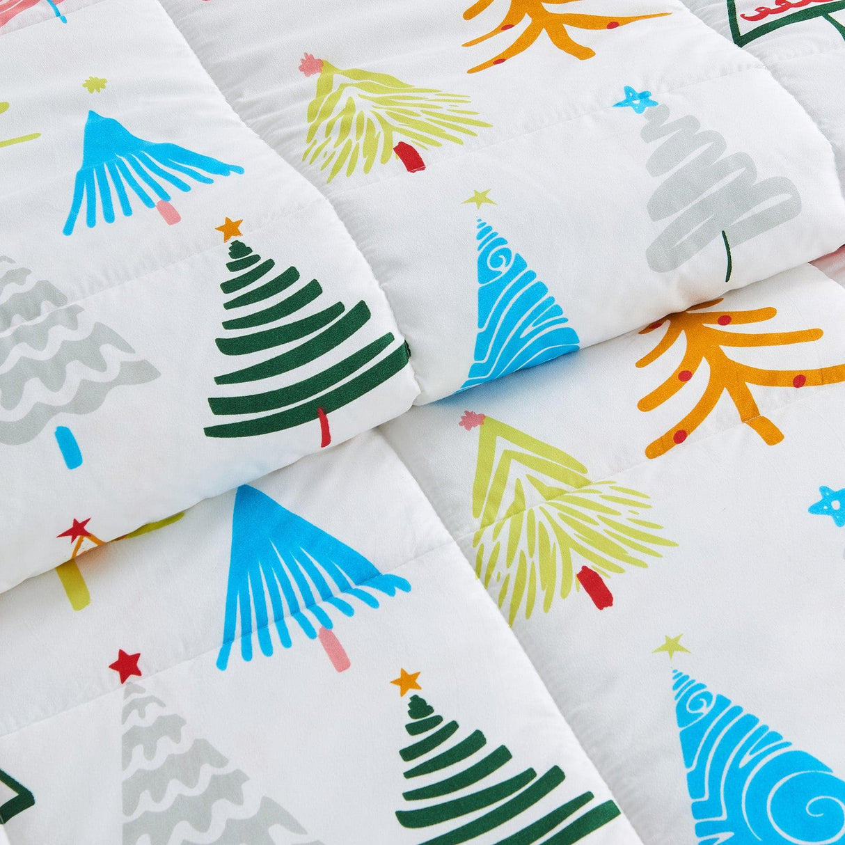 Reversible Christmas Comforter and Sham Set - Holiday Lodge Odette Collection