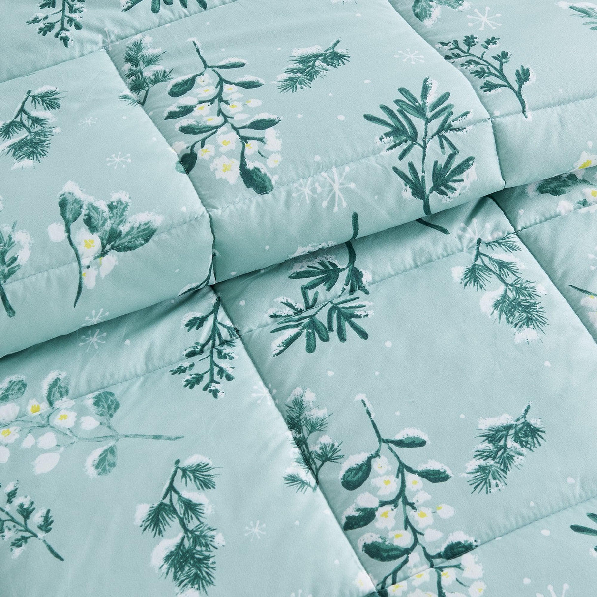 Reversible Christmas Comforter and Sham Set - Holiday Lodge Odette Collection