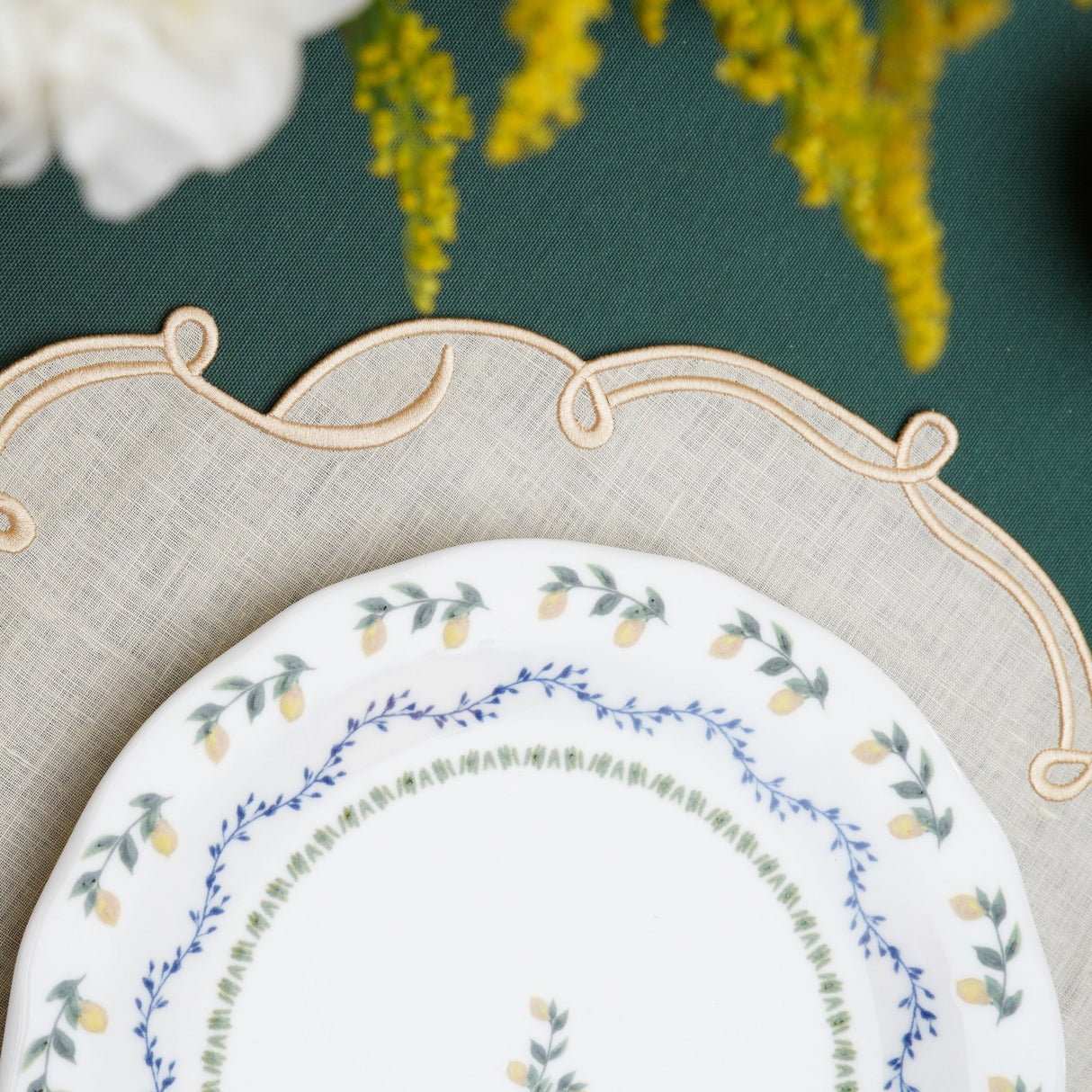 Celestia Linen Ivory Gold Trim Square Placemats