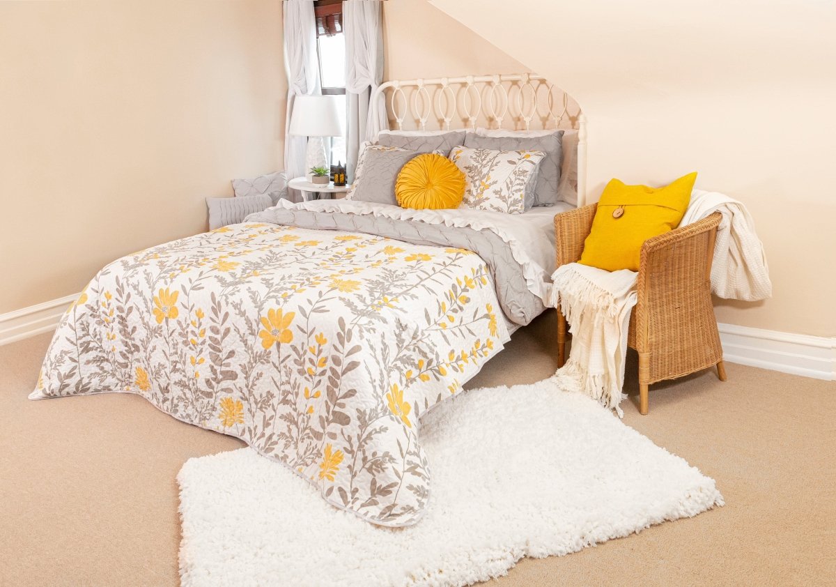 LushDecor Aprile 3 Piece Quilt Set - view 9