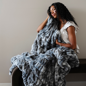 Saranoni DOUBLE RUCHED FAUX FUR THROW BLANKETS