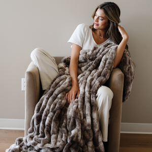 Saranoni DOUBLE RUCHED FAUX FUR THROW BLANKETS - view 12