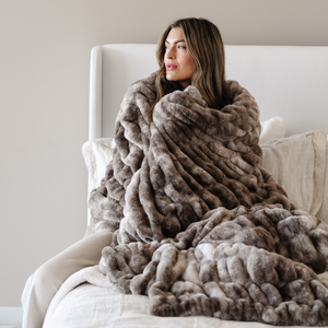 Saranoni DOUBLE RUCHED FAUX FUR THROW BLANKETS - view 13
