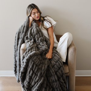 Saranoni DOUBLE RUCHED FAUX FUR THROW BLANKETS - view 17