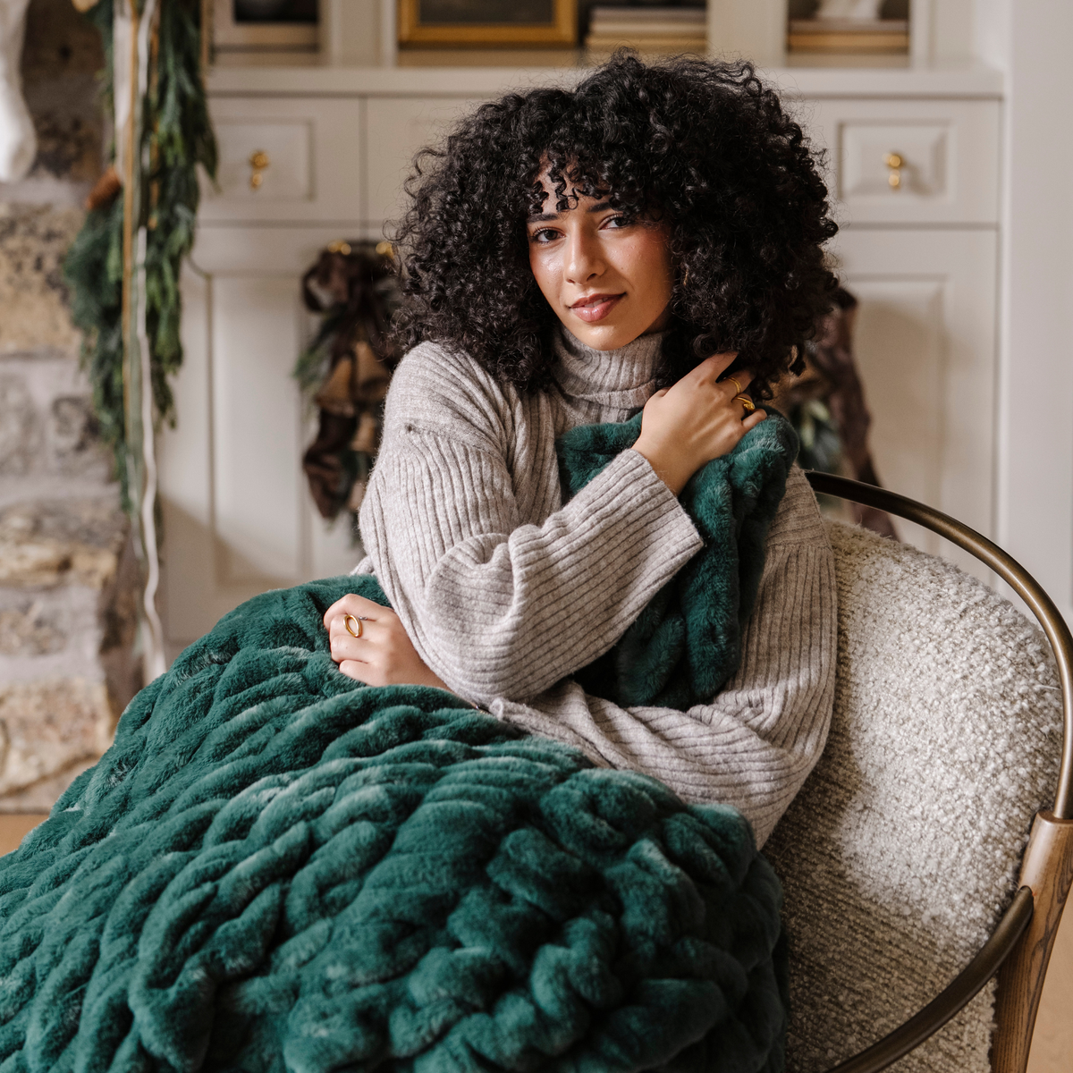 Saranoni DOUBLE RUCHED FAUX FUR THROW BLANKETS - view 20