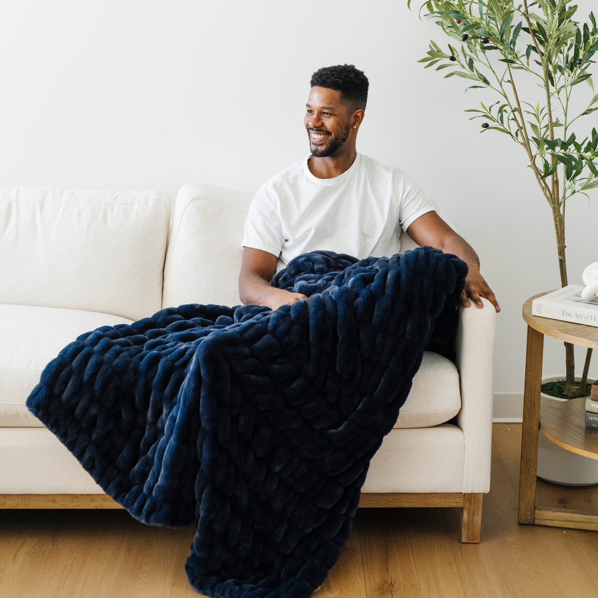 Saranoni DOUBLE RUCHED FAUX FUR THROW BLANKETS - view 27
