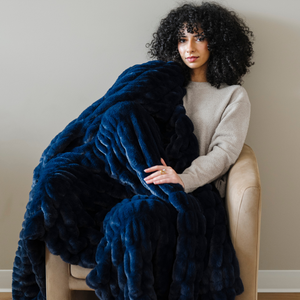 Saranoni DOUBLE RUCHED FAUX FUR THROW BLANKETS - view 28