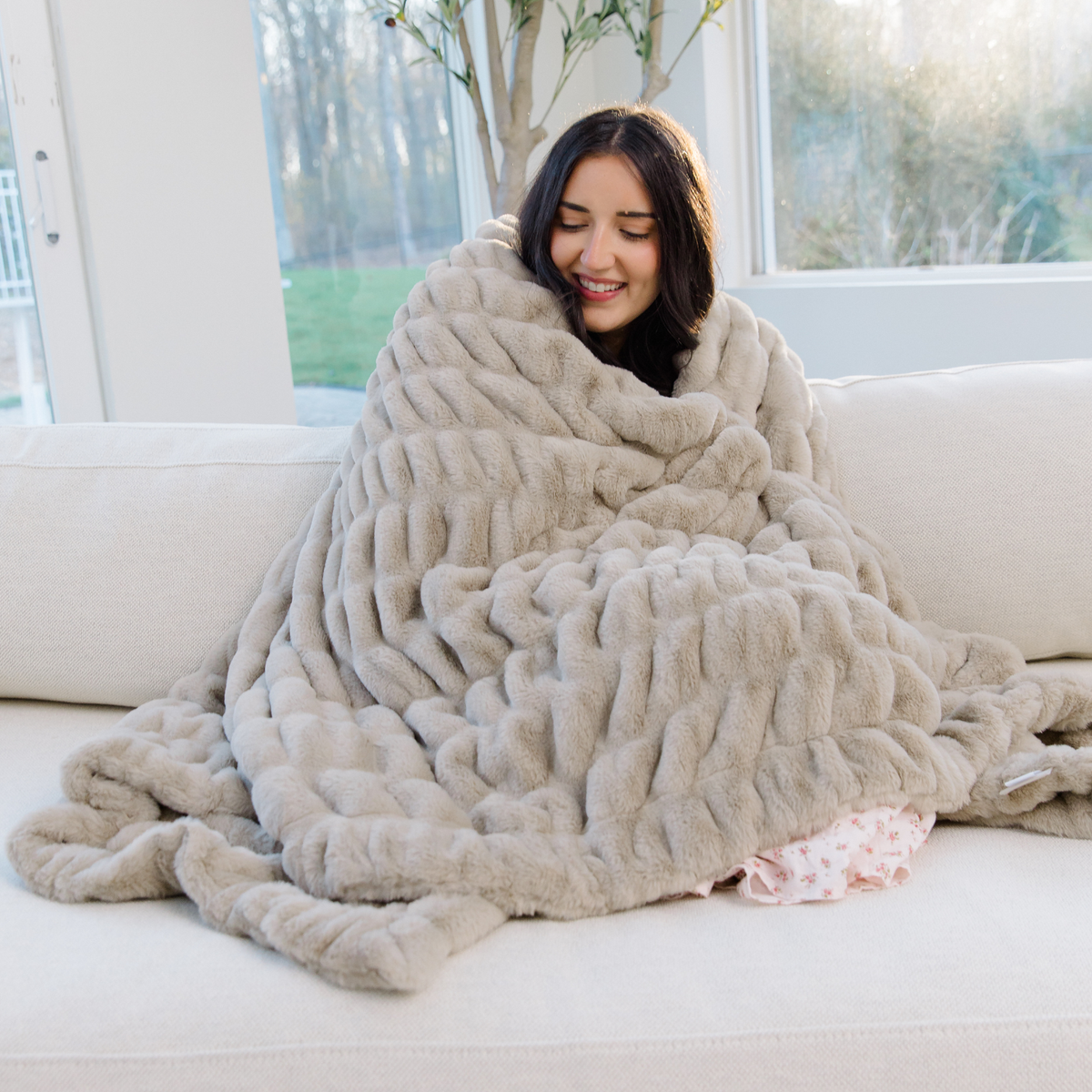 Saranoni DOUBLE RUCHED FAUX FUR THROW BLANKETS - view 32