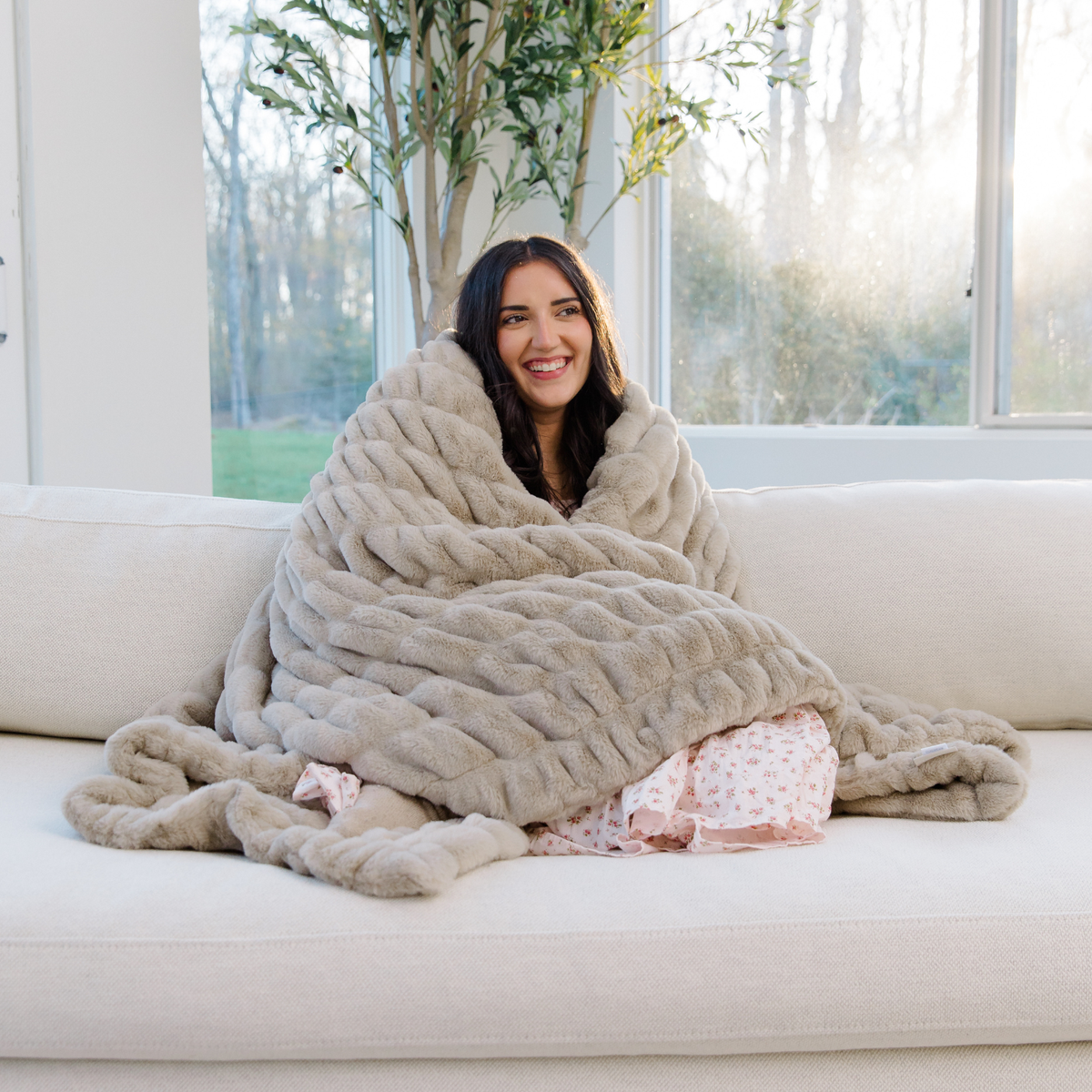 Saranoni DOUBLE RUCHED FAUX FUR THROW BLANKETS - view 33