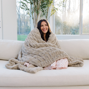 Saranoni DOUBLE RUCHED FAUX FUR THROW BLANKETS - view 33
