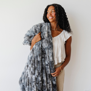 Saranoni DOUBLE RUCHED FAUX FUR THROW BLANKETS - view 36