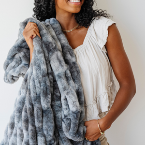 Saranoni DOUBLE RUCHED FAUX FUR THROW BLANKETS - view 37