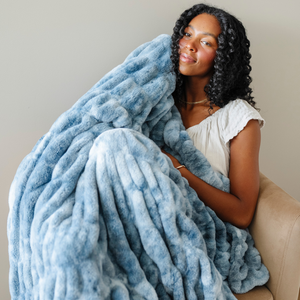 Saranoni DOUBLE RUCHED FAUX FUR THROW BLANKETS - view 40