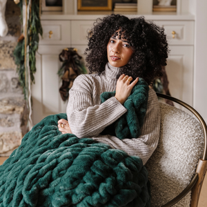 Saranoni DOUBLE RUCHED FAUX FUR THROW BLANKETS in Forest
