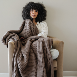 Waffle Knit XL Throw Blankets - Chestnut | Saranoni