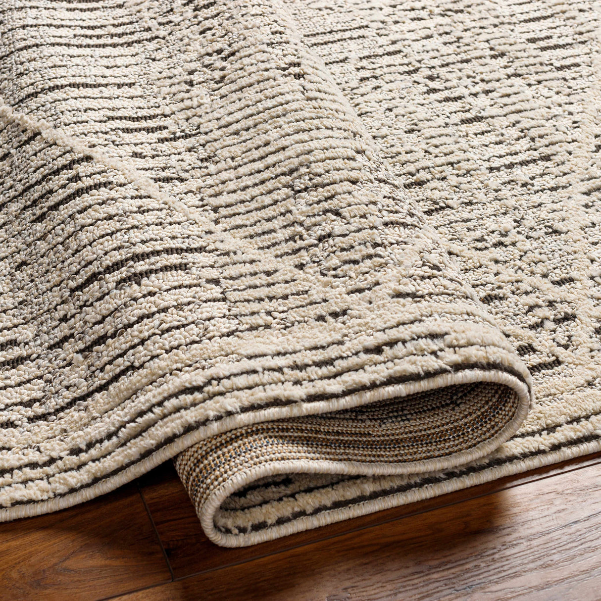 Luuk Area Rug