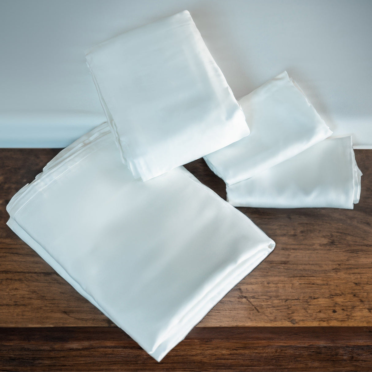 Eucalyptus Silk Sheets – Cooling, Breathable & Hypoallergenic Luxury