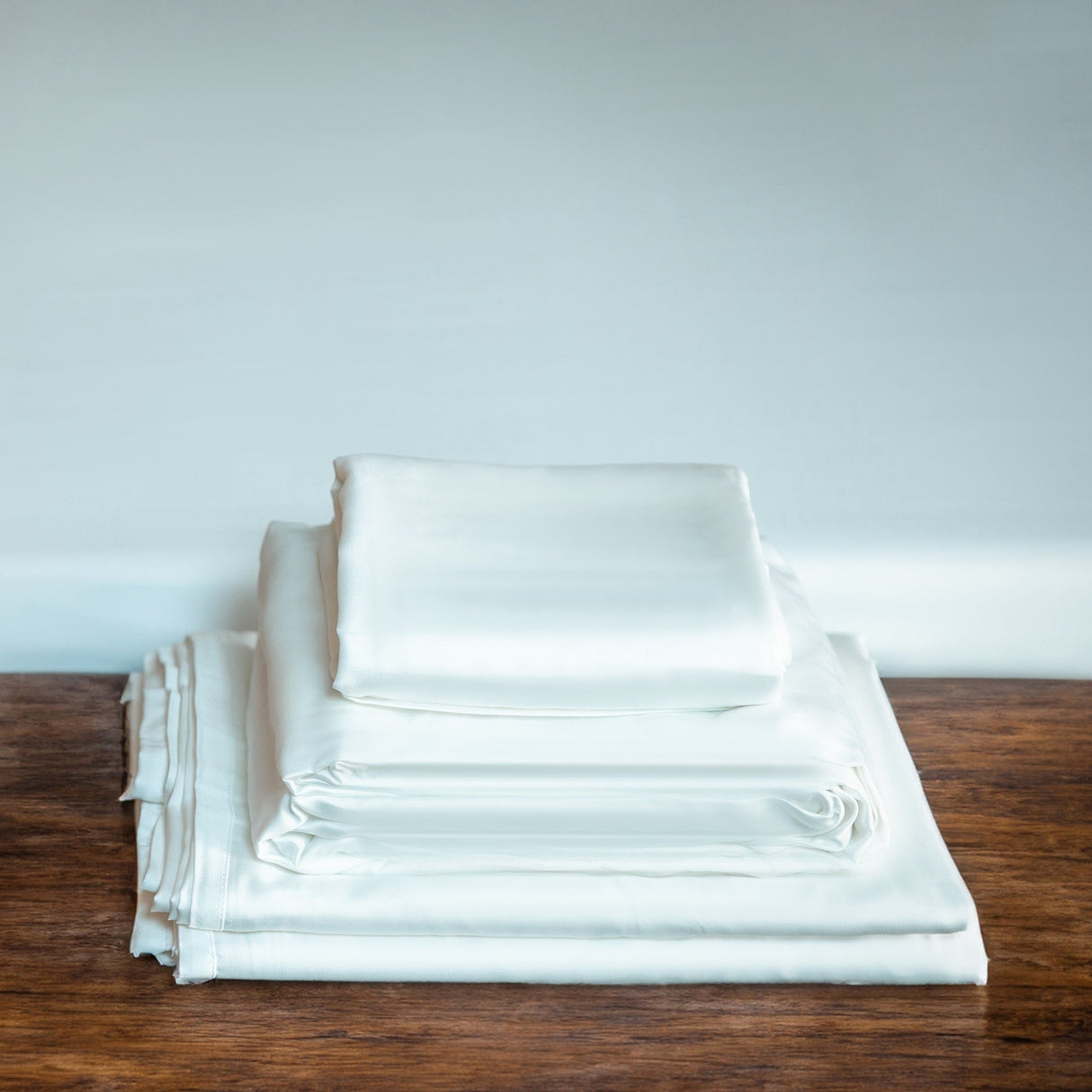 Eucalyptus Silk Sheets – Cooling, Breathable & Hypoallergenic Luxury