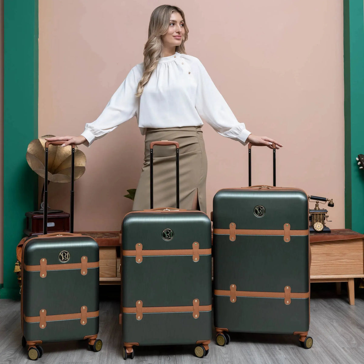 Grace 3 Piece Expandable Retro Luggage Set | Travellty