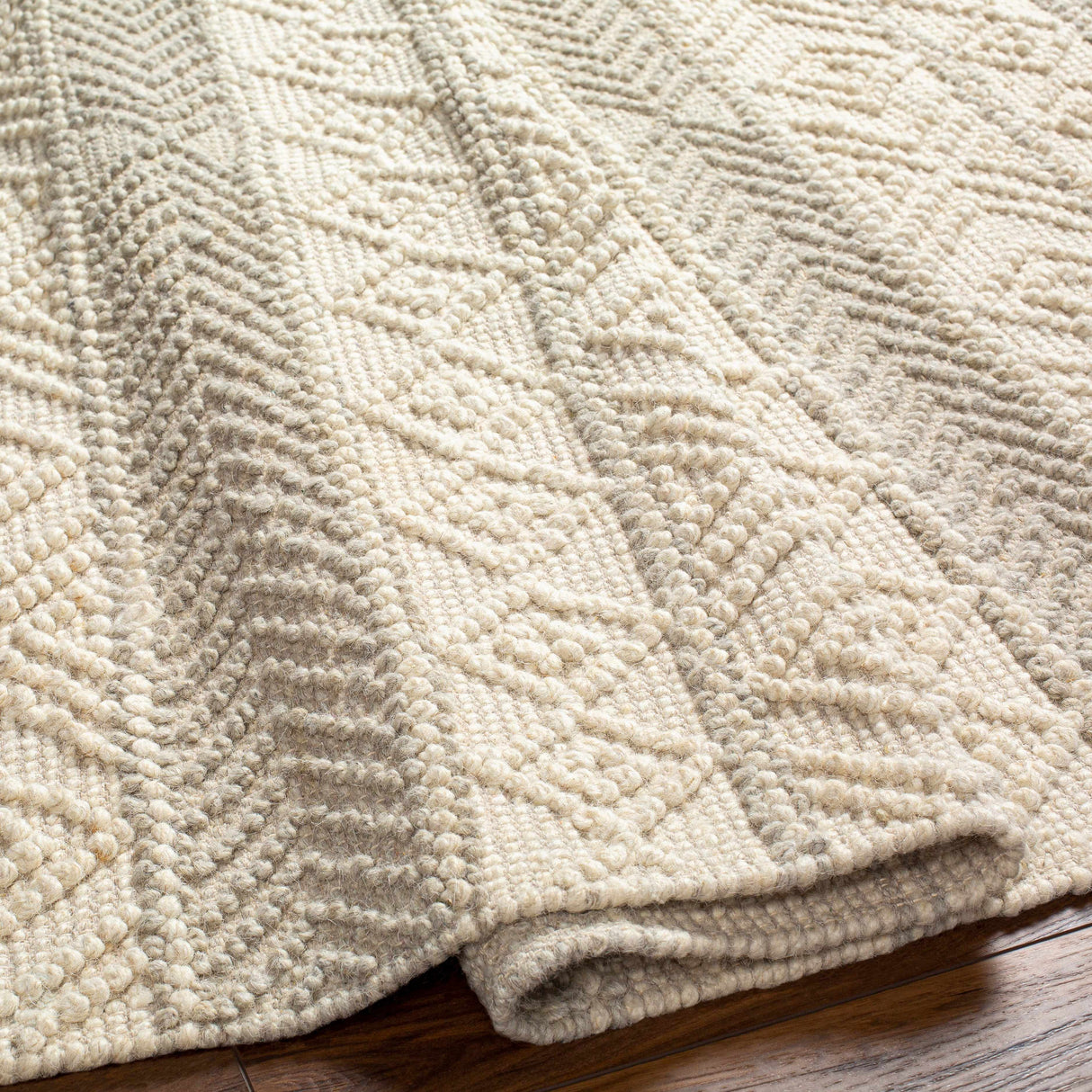 Ummi Wool Rug with Tassels - Clearance
